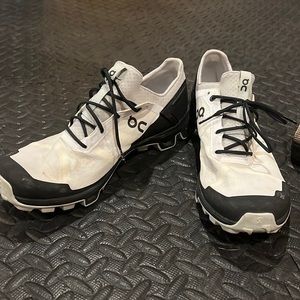 On Cloudventure peak women’s size 11